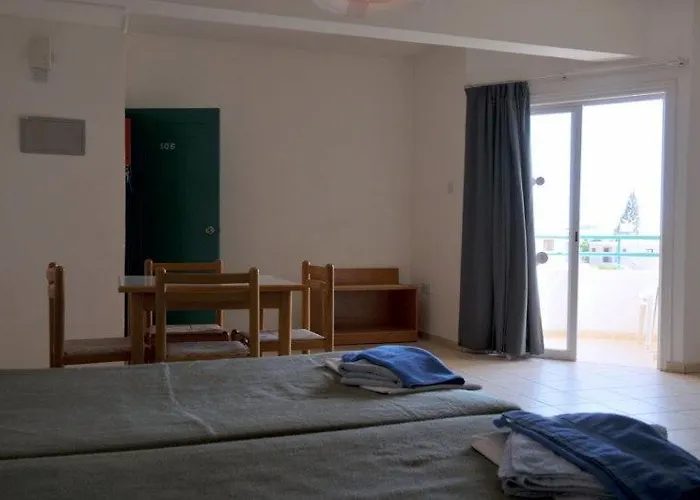 Debbiexenia Annex Apartamento *