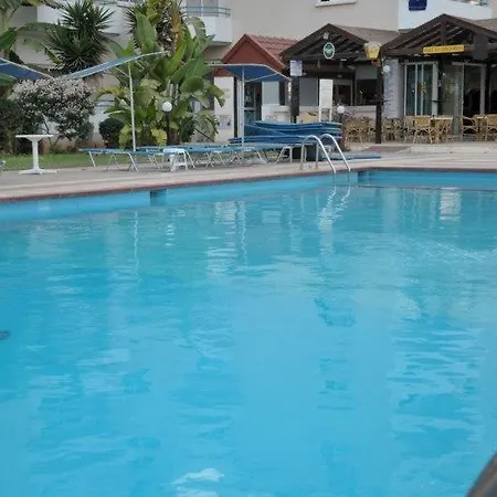 Debbiexenia Annex Апартаменты