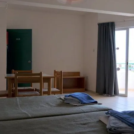 Debbiexenia Annex Апартаменты *